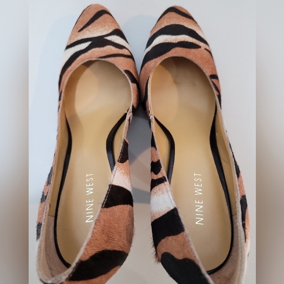 Nine West Rocha Tiger Print Almond Toe Classic Platform Pumps - Size 8 - Picture 6 of 10